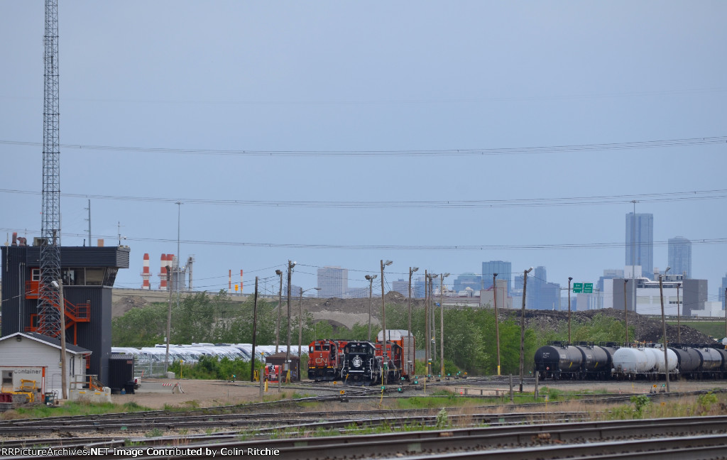 CN 7601(ex IC)/7201/7516/7501 roster shot looking east in CN Cloverbar Yard (southeast of Edmonton, Alberta)
